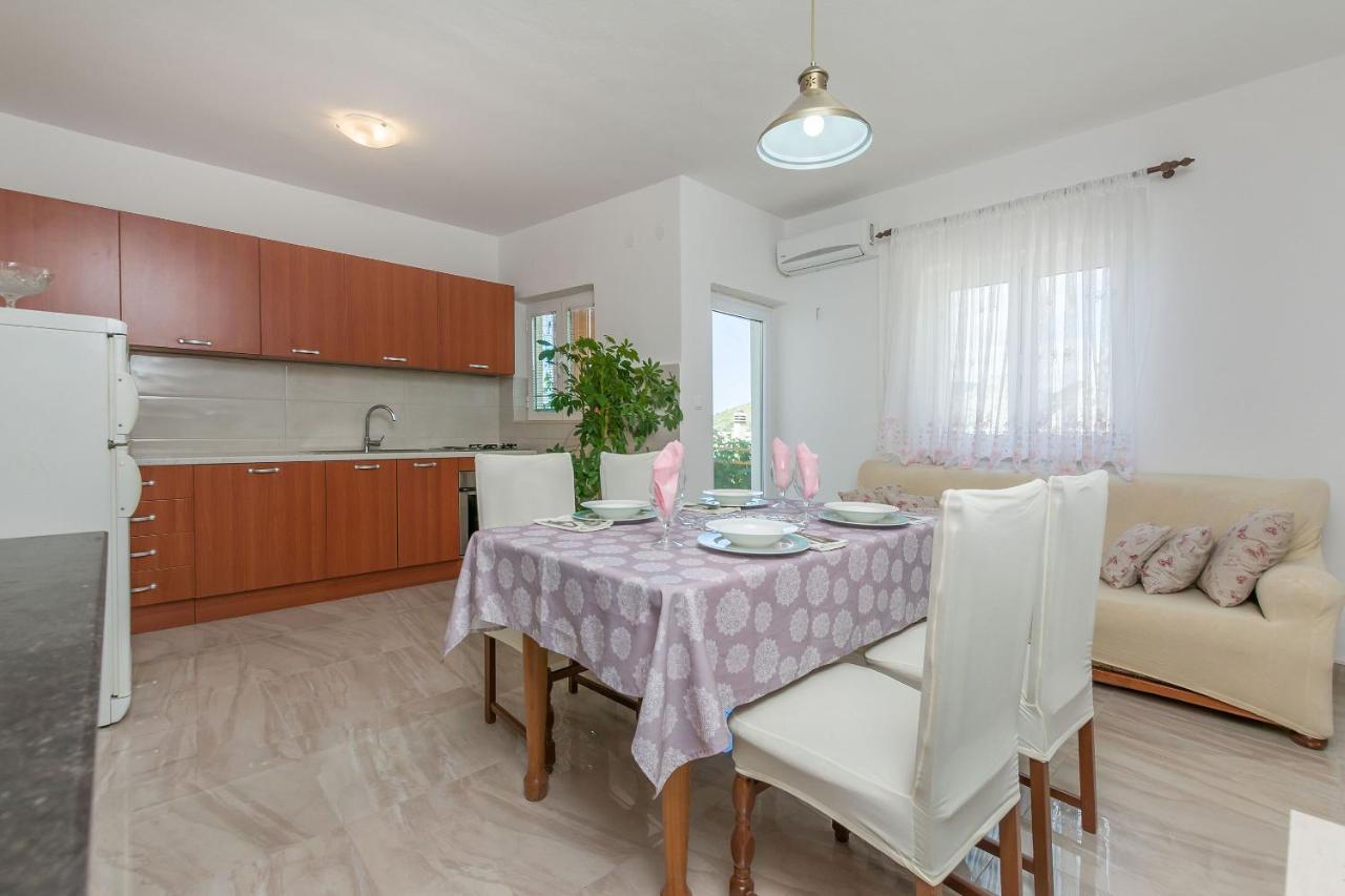 Apartments Jasna Omiš Esterno foto
