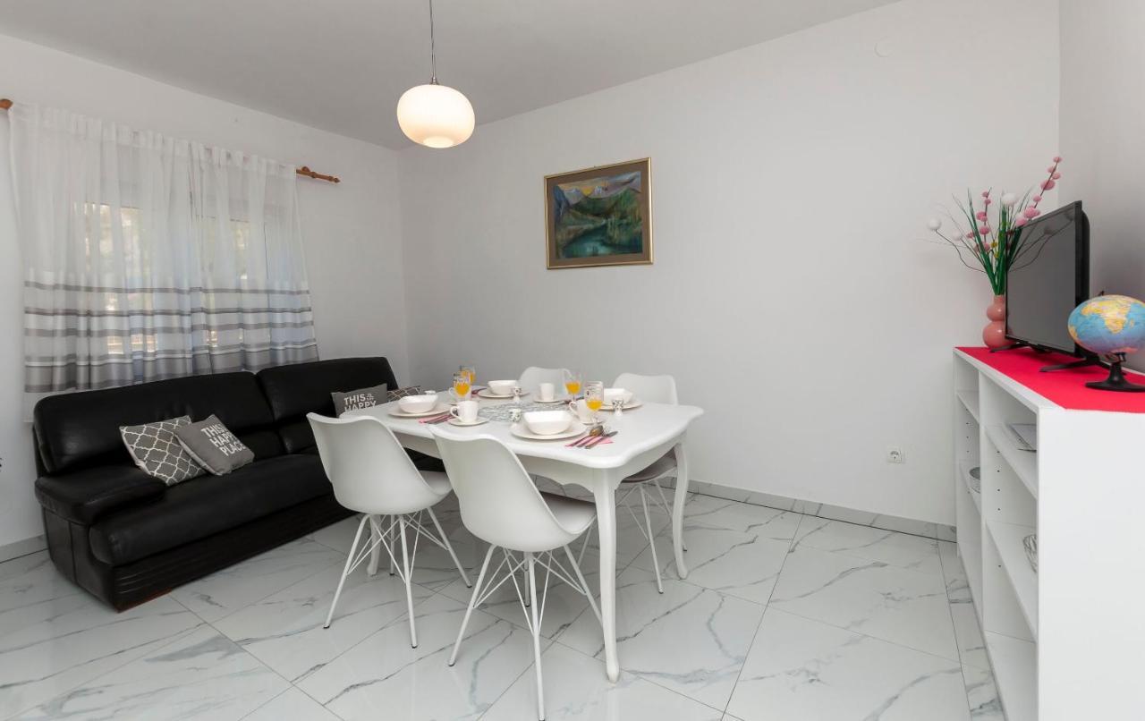 Apartments Jasna Omiš Esterno foto
